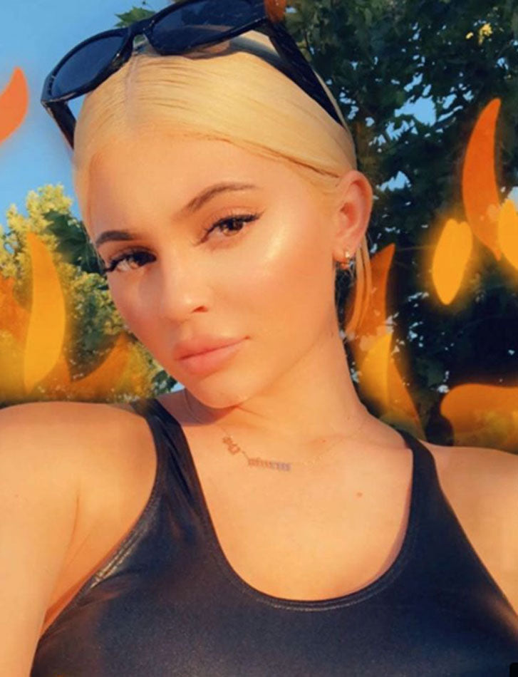 Smaller Gothic Nameplate Necklace - Kylie Jenner 4