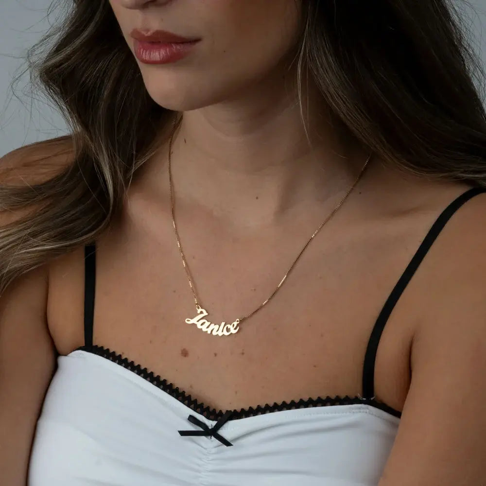 curved name necklace
