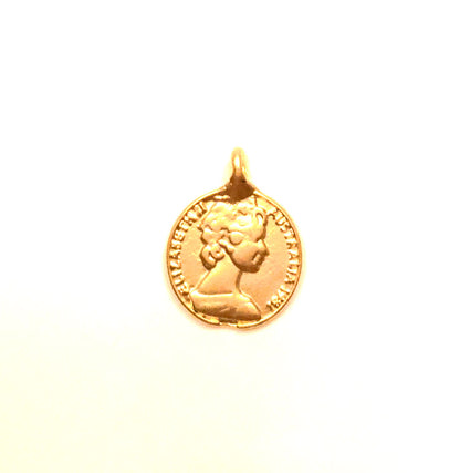Gold Coin Medallion Necklace - Kim Kardashian 7