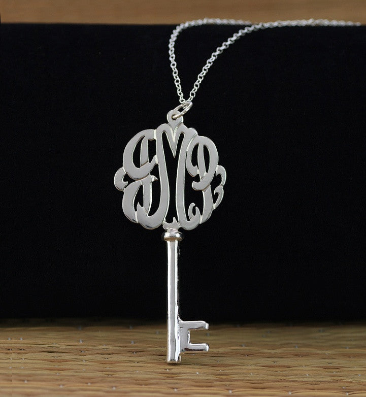 silver-key-necklace